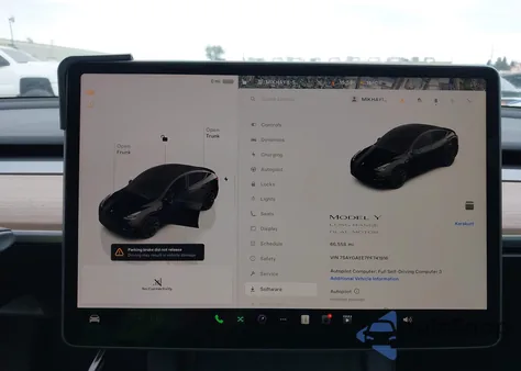 2023 Tesla Model Y Awd/Long Range Dual Motor All-Wheel Drive z USA, uszkodzony, nr VIN 7SAYGAEE7PF741916